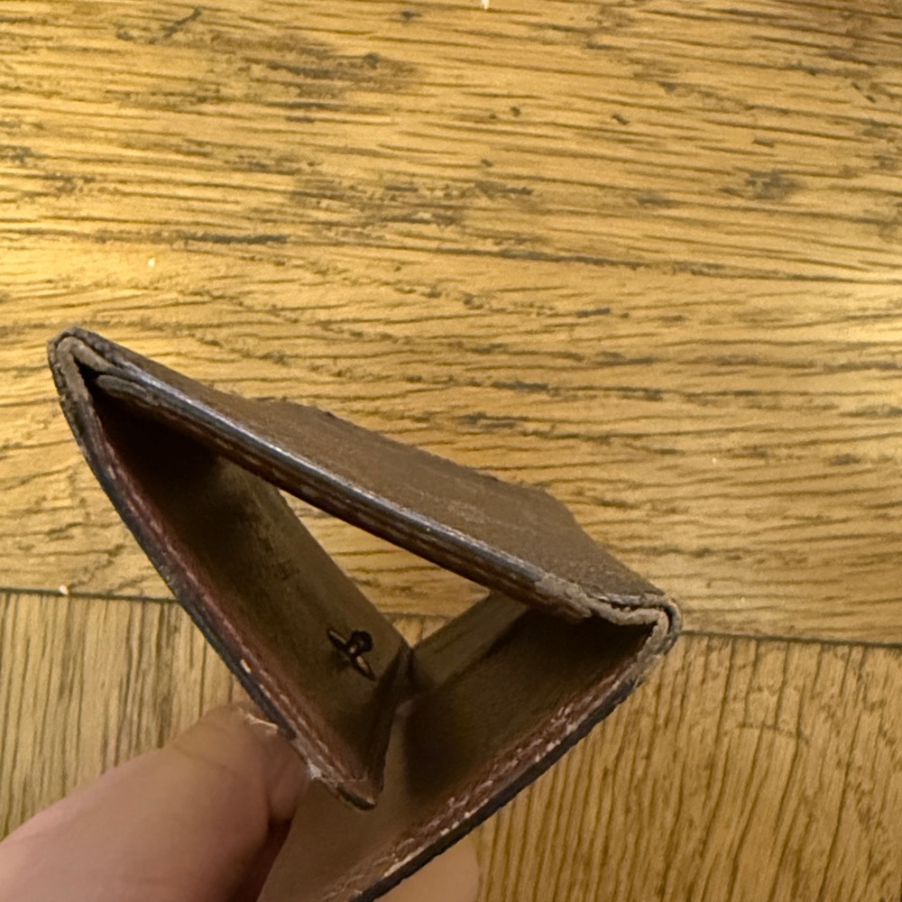 Louis Vuitton Monogram 4 Key Holder - Picture 4 of 9